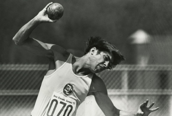 Photograph of Dave Steen throwing shot put